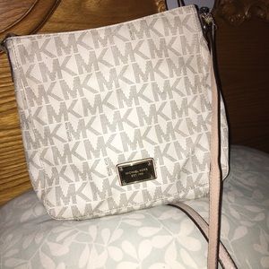 Micheal kors cross body